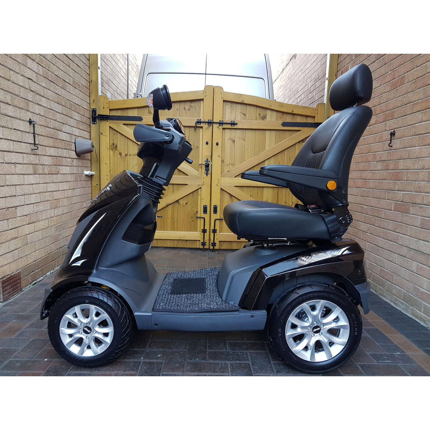 MOBILITY SCOOTER DRIVE ROYALE 4.ALL TERRAIN MOBILITY SCOOTER.WARRANTY.DELIVERY